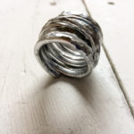 Anello moderno minimale in alluminio battuto