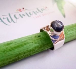 Anello in argento con zaffiro