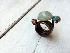 Anello boho chic in rame e agata blu
