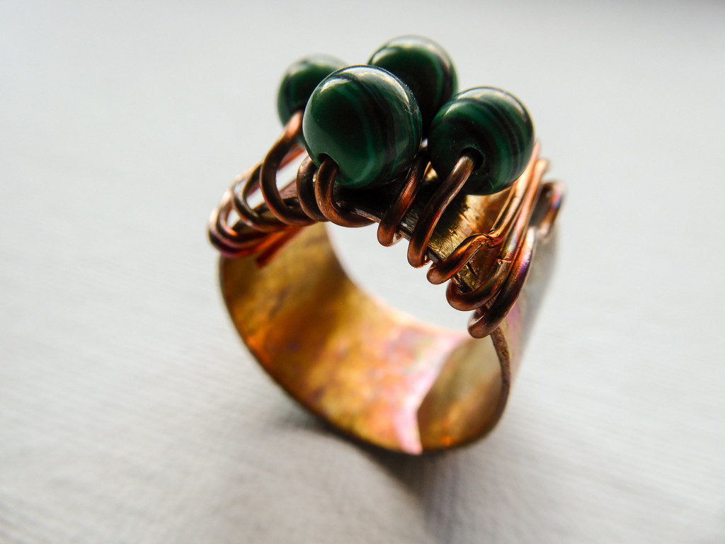 Anello in rame con malachite