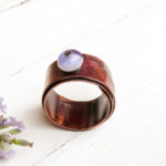 Anello in rame con pietra dura viola