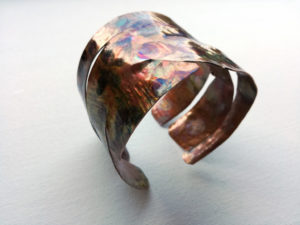 Bracciale in rame testurizzato