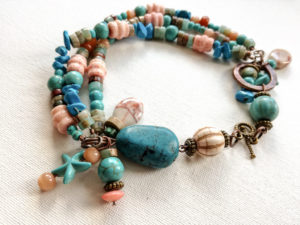 Bracciale boho chic azzurro e rosa