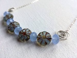 Collana azzurra pietre semi preziose