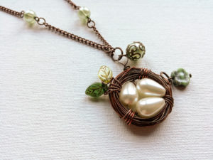 Collana di Pasqua a forma di nido