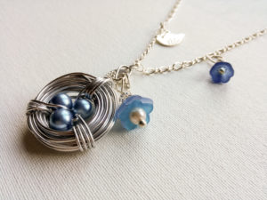 Collana di Pasqua a forma di nido