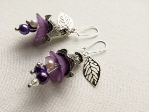 Orecchini foglia viola