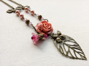 Vintage flower bronze necklace